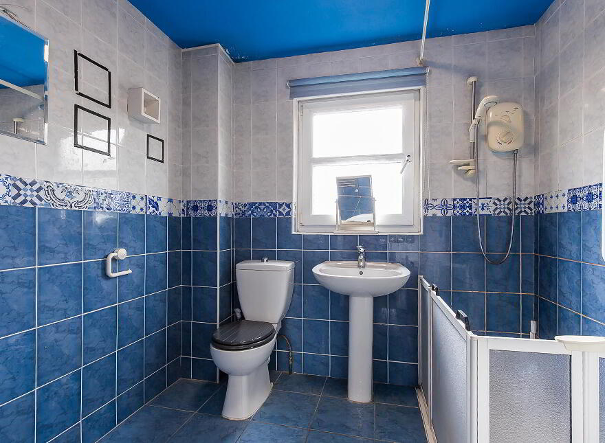 14 Abingdon Drive, Belfast, BT12 5PX