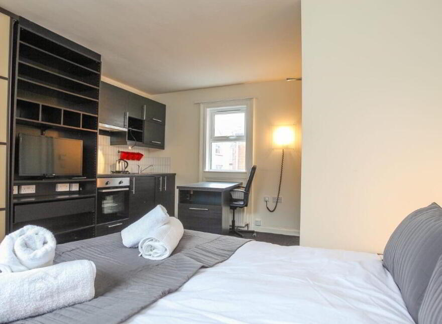 Apt 5, 31 Wellington Park, Belfast, BT9 6DL