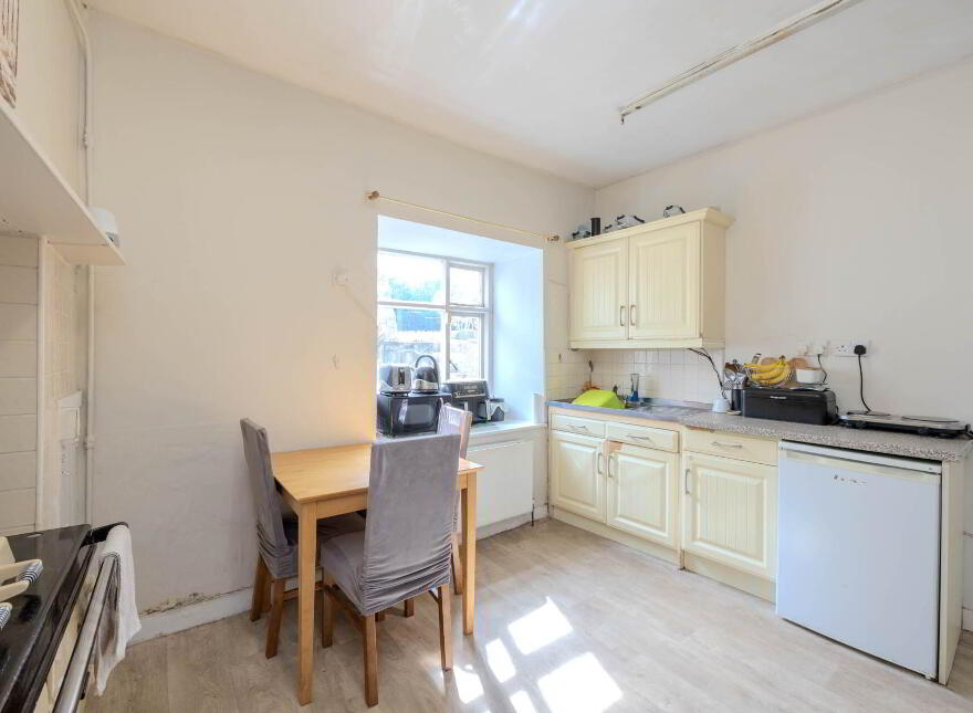 Main Street, Killeshandra, H12E302