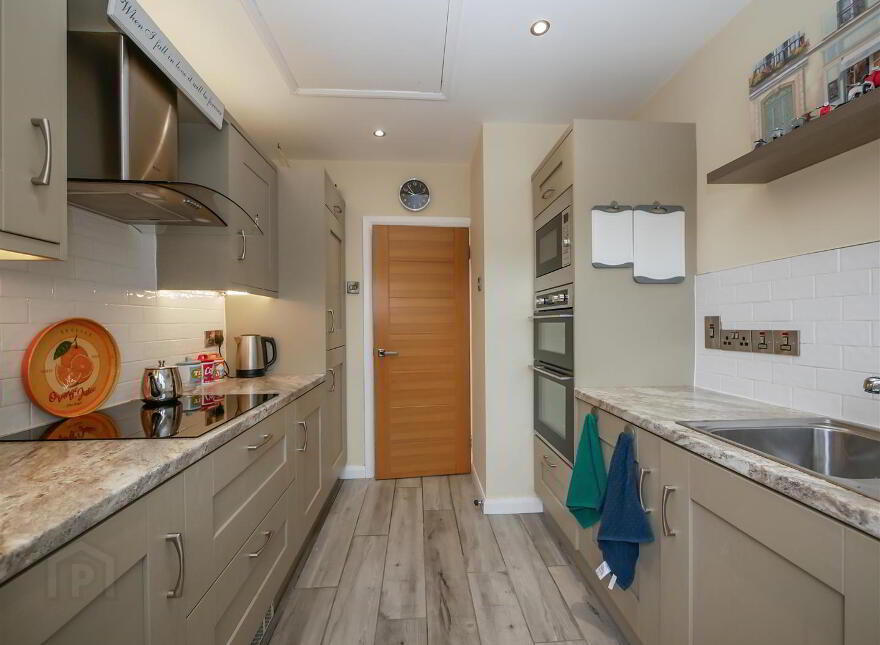 38 Kirkistown Walk, Belvoir Park, Belfast, BT8 7FF