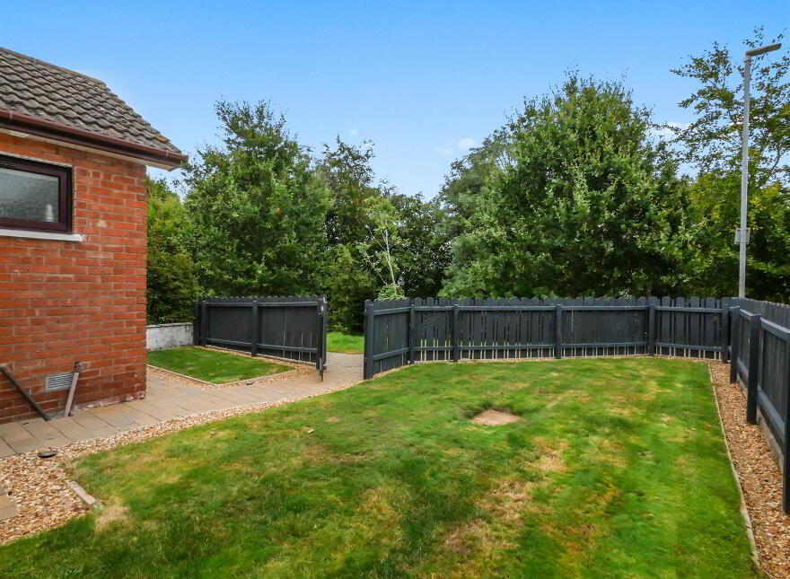 38 Kirkistown Walk, Belvoir Park, Belfast, BT8 7FF
