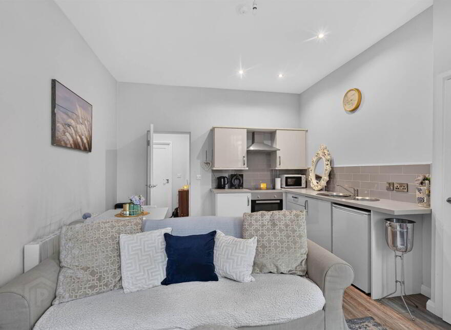 Apt 2, 9 Derryvolgie Avenue, Belfast, BT9 6FL