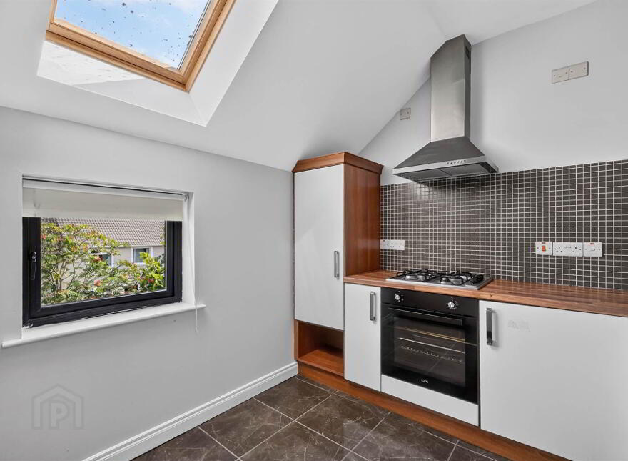 20 Drumadoon Square, Dundonald, Belfast, BT16 2QN