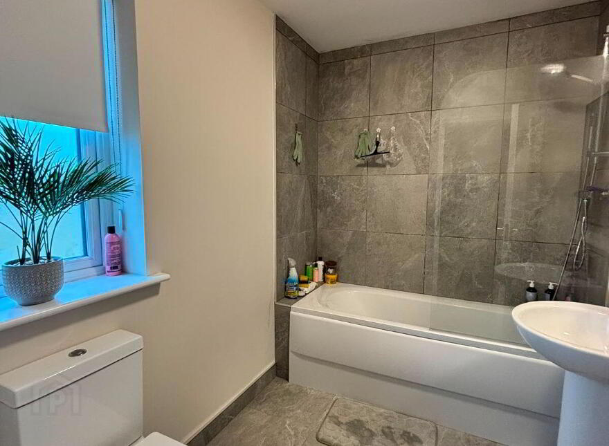 1 The Mews, Drakes Point, Crosshaven, P43E622
