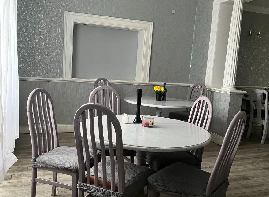 The Vintage, Moydow, N39Y6W7