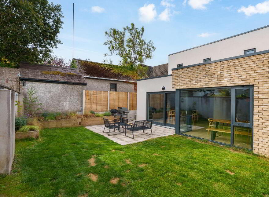 26 The Crescent, Beaumont, Ballintemple, T12X8D2