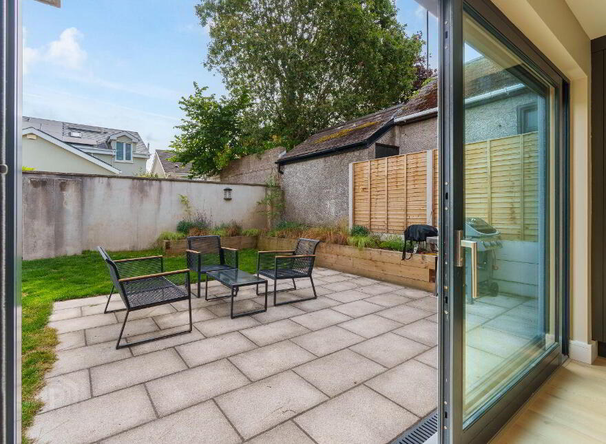 26 The Crescent, Beaumont, Ballintemple, T12X8D2