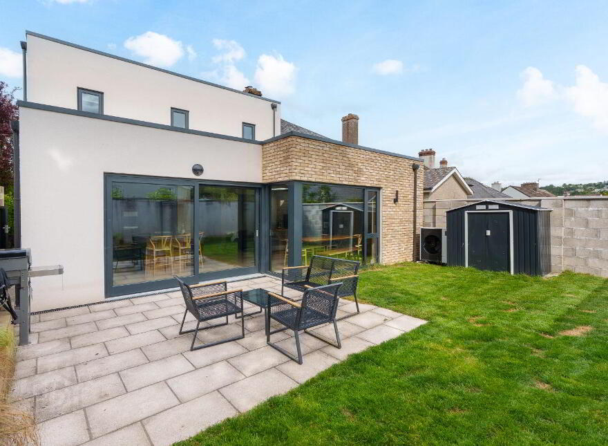 26 The Crescent, Beaumont, Ballintemple, T12X8D2