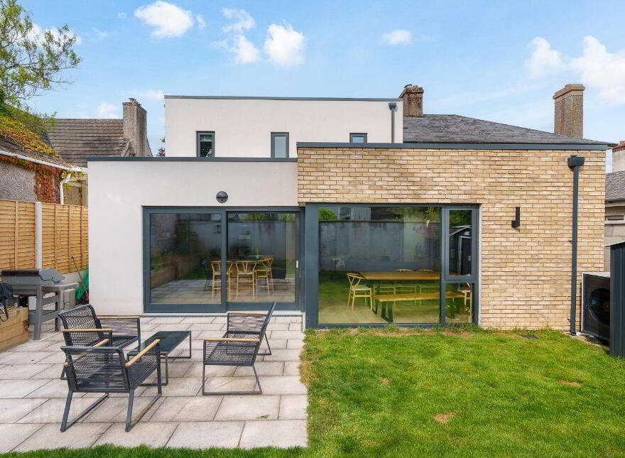 26 The Crescent, Beaumont, Ballintemple, T12X8D2