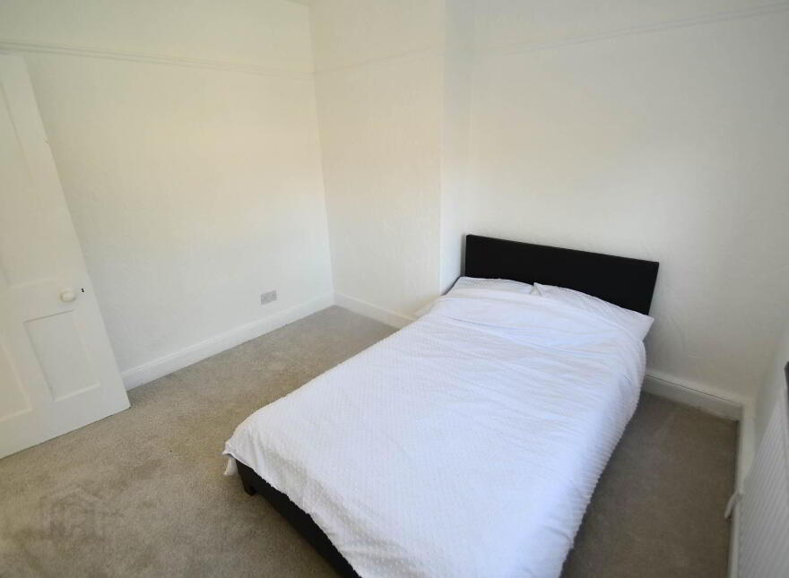 73 Norfolk Parade, Glen Road, Belfast, BT11 8DA