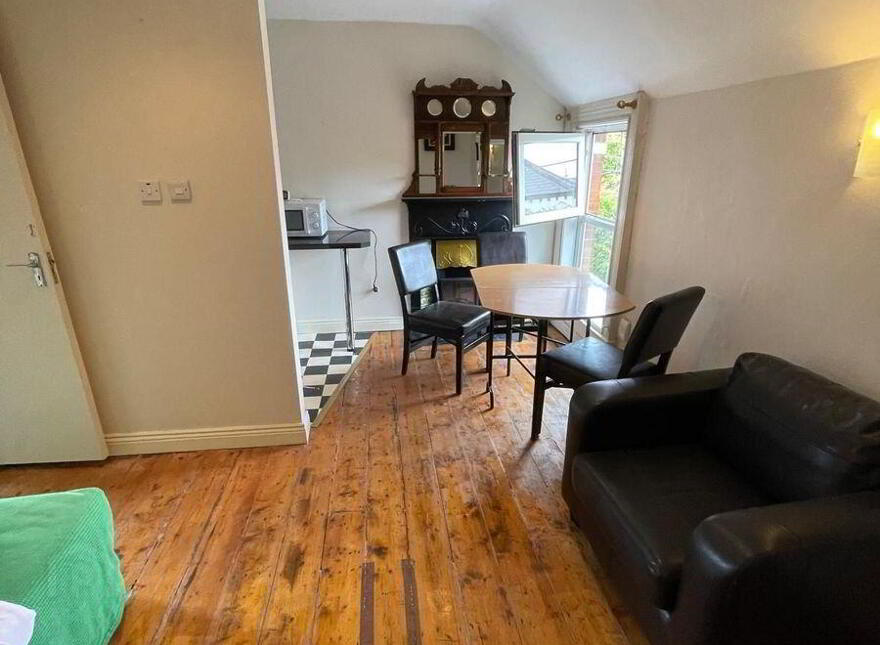 Berkeley Road, North Circular Road, North Circular Road, D07N5W4