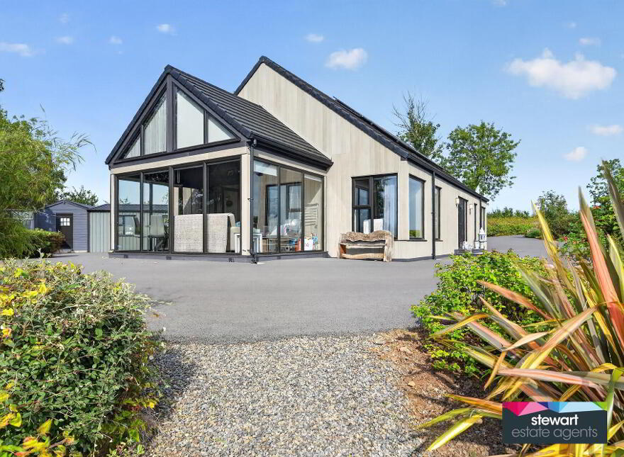 25 Crumlin Road, Lisburn, Ballinderry Upper, BT28 2JU