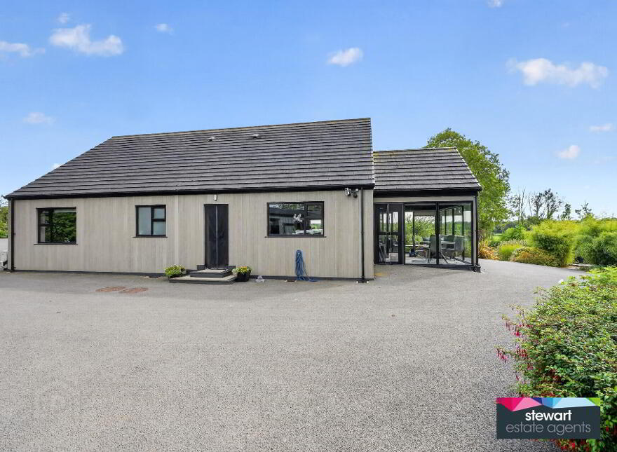 25 Crumlin Road, Lisburn, Ballinderry Upper, BT28 2JU