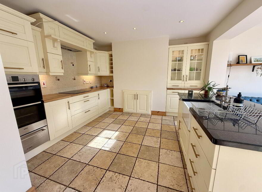 30 Ravenhill Park Gardens, Belfast, BT6 0DH