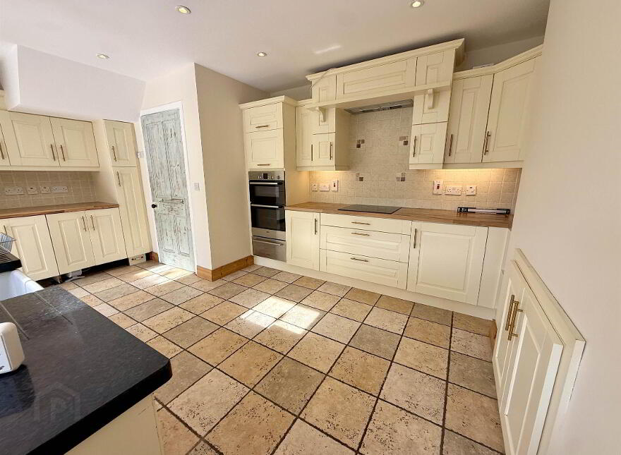 30 Ravenhill Park Gardens, Belfast, BT6 0DH