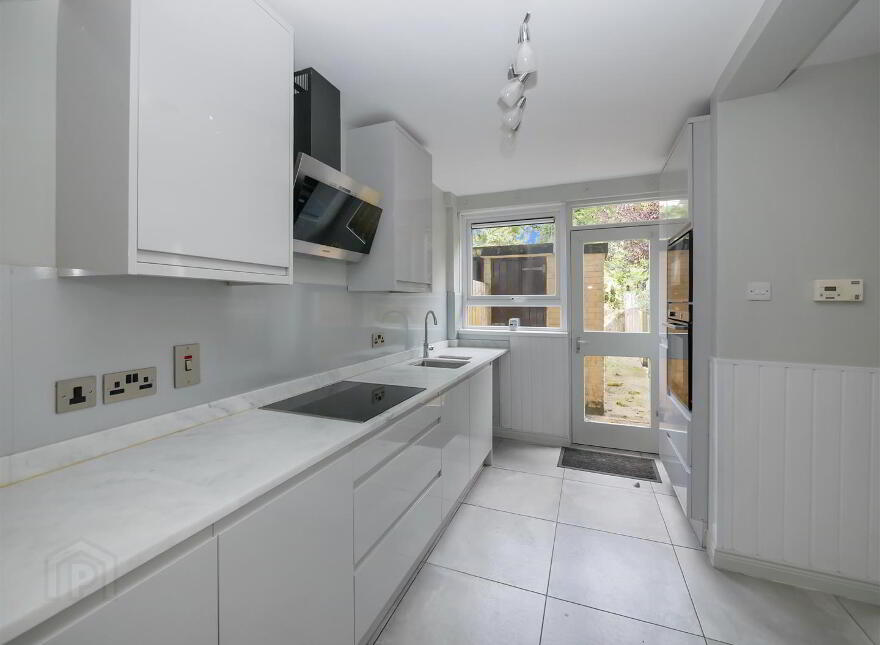 126a Belvoir Drive, Belvoir Park, Belfast, BT8 7DT