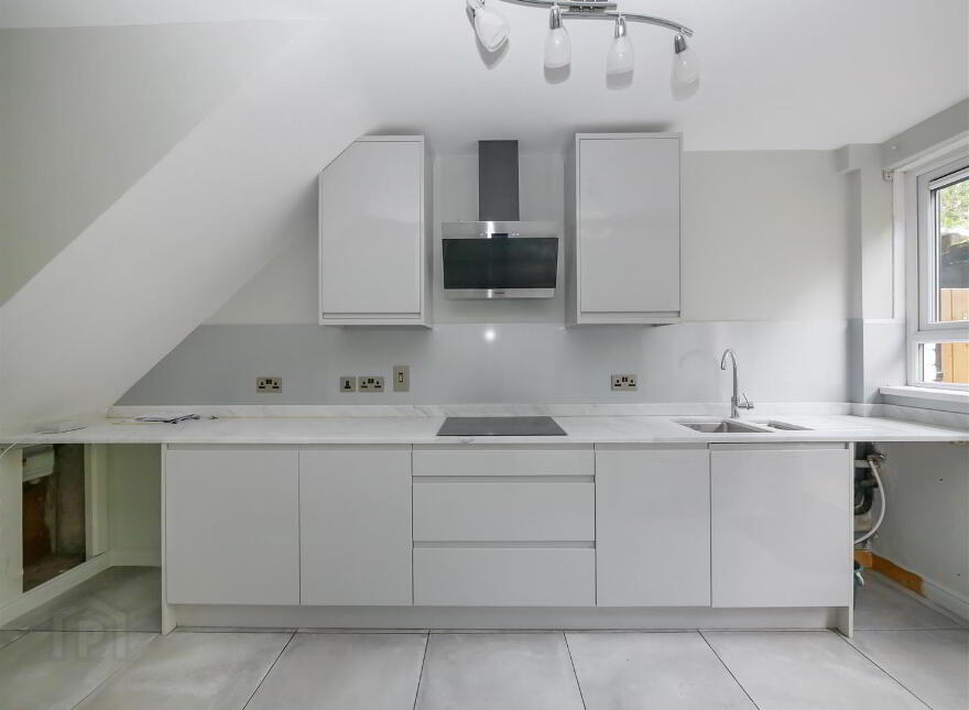 126a Belvoir Drive, Belvoir Park, Belfast, BT8 7DT