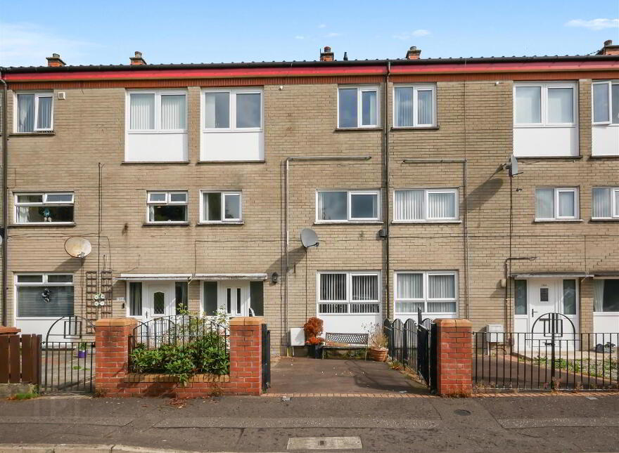 126a Belvoir Drive, Belvoir Park, Belfast, BT8 7DT photo