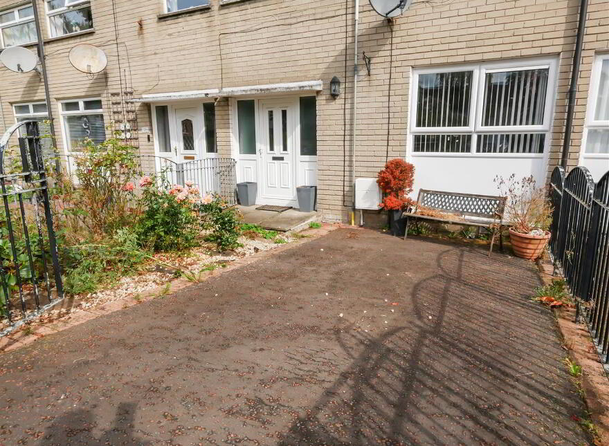 126a Belvoir Drive, Belvoir Park, Belfast, BT8 7DT