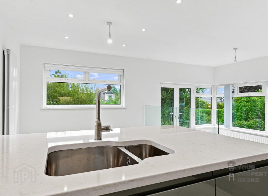 6 Annavale Drive, Carryduff, BT8 8NY