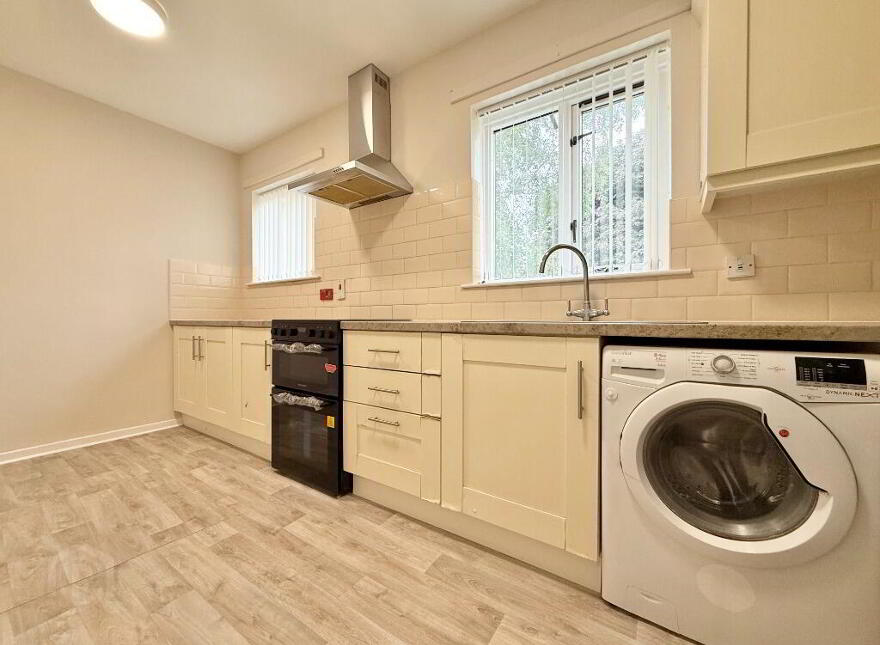 72 Lawnmount Crescent, Lisburn, BT27 4TU