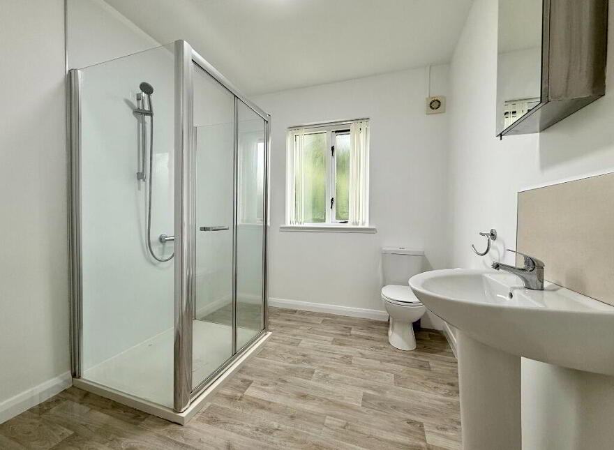72 Lawnmount Crescent, Lisburn, BT27 4TU