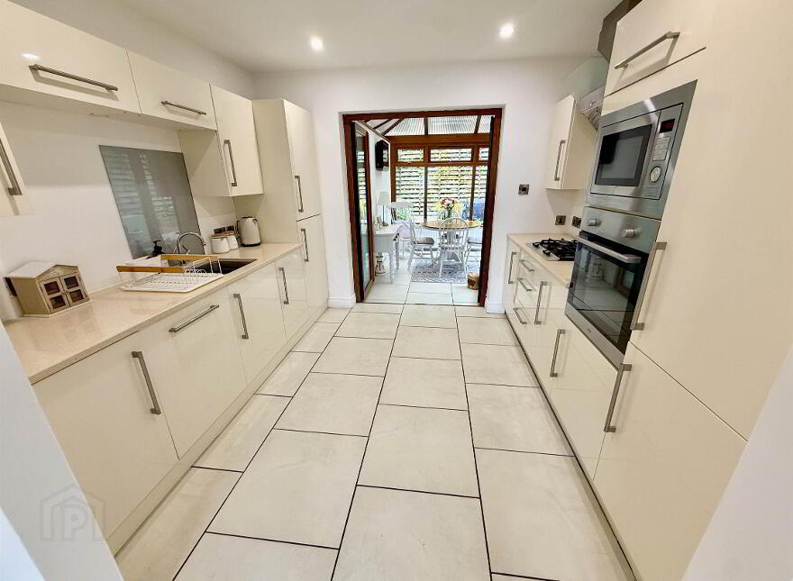 16 Oakhill, Ballygowan Road, Belfast, BT5 7GS