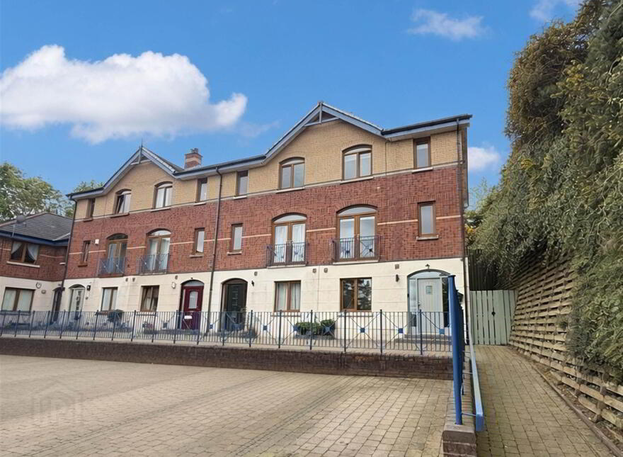 16 Oakhill, Ballygowan Road, Belfast, BT5 7GS