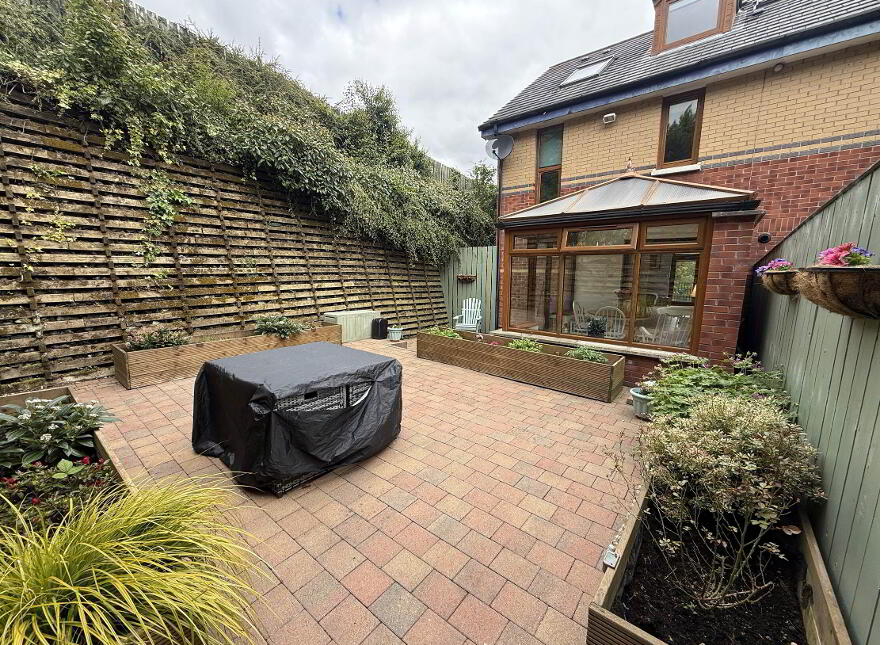 16 Oakhill, Ballygowan Road, Belfast, BT5 7GS