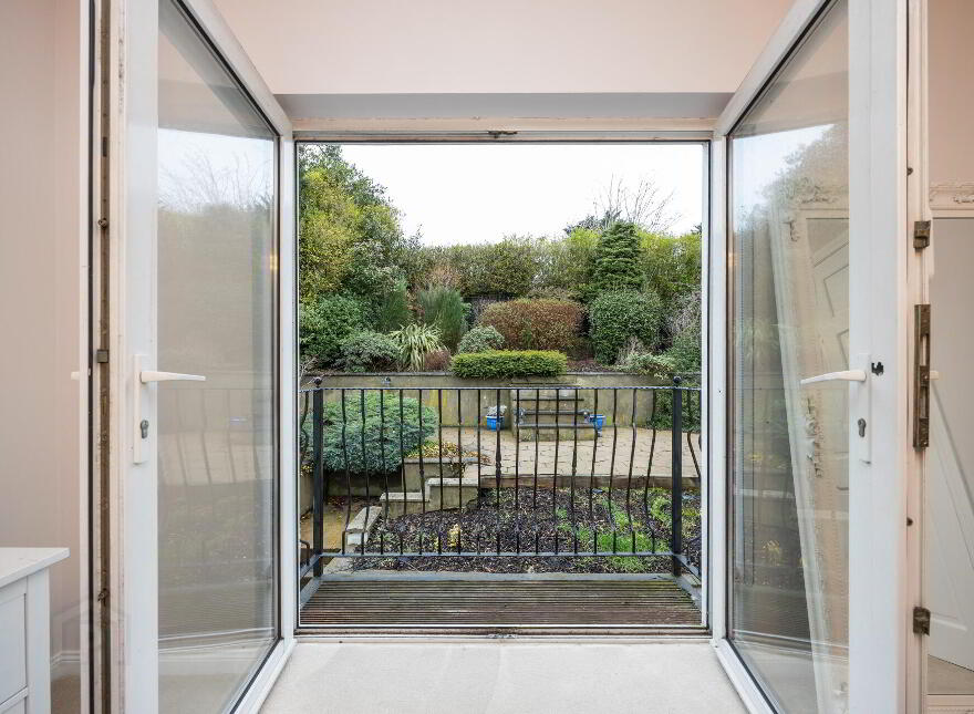 12 Hillside Drive, Stranmillis, Belfast, BT9 5EJ