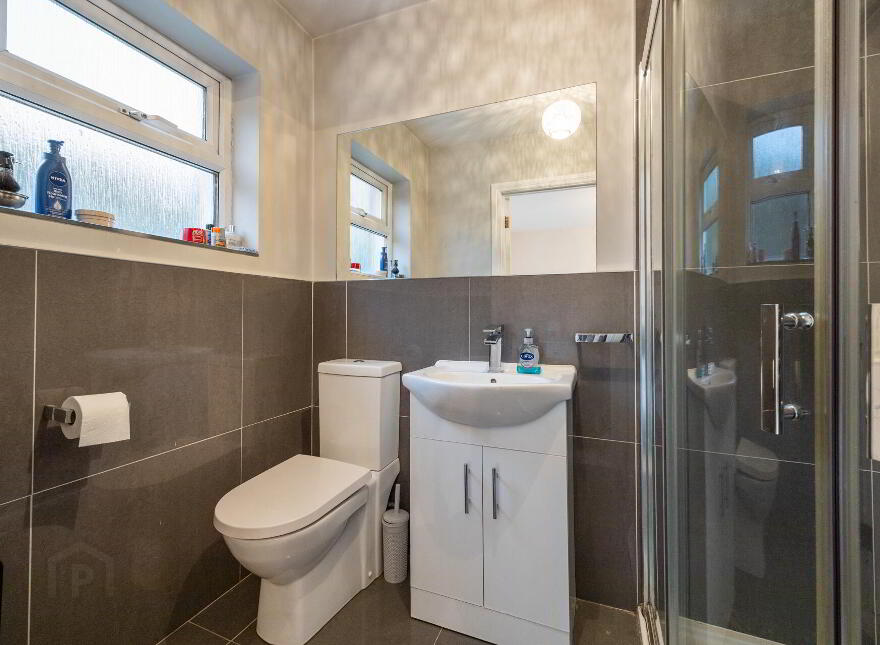 12 Hillside Drive, Stranmillis, Belfast, BT9 5EJ