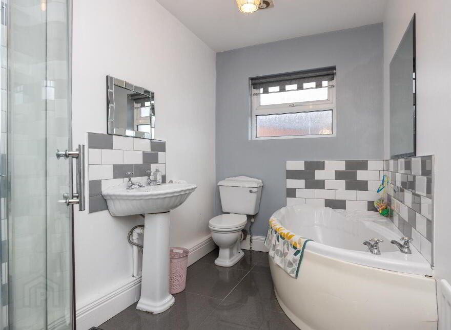 12 Hillside Drive, Stranmillis, Belfast, BT9 5EJ