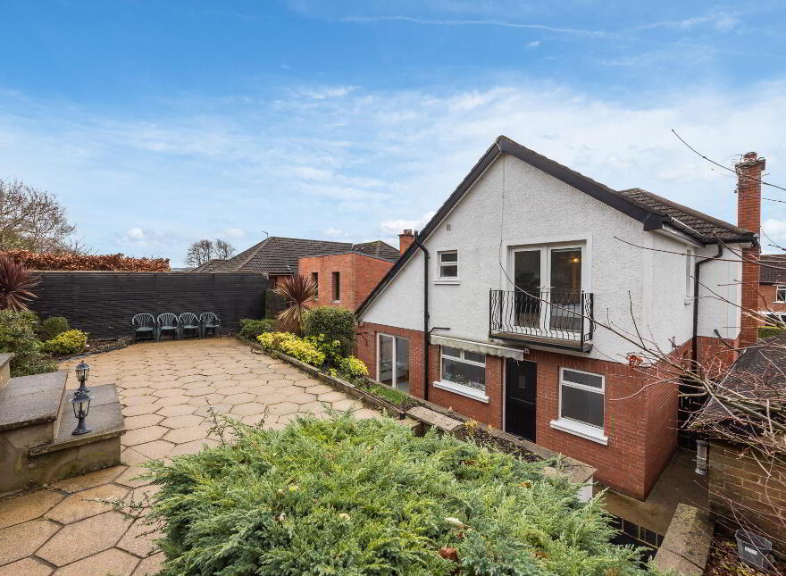 12 Hillside Drive, Stranmillis, Belfast, BT9 5EJ