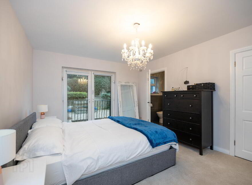 12 Hillside Drive, Stranmillis, Belfast, BT9 5EJ