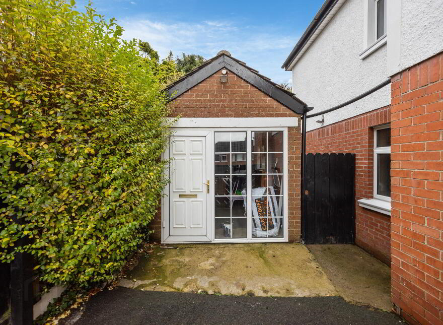 12 Hillside Drive, Stranmillis, Belfast, BT9 5EJ
