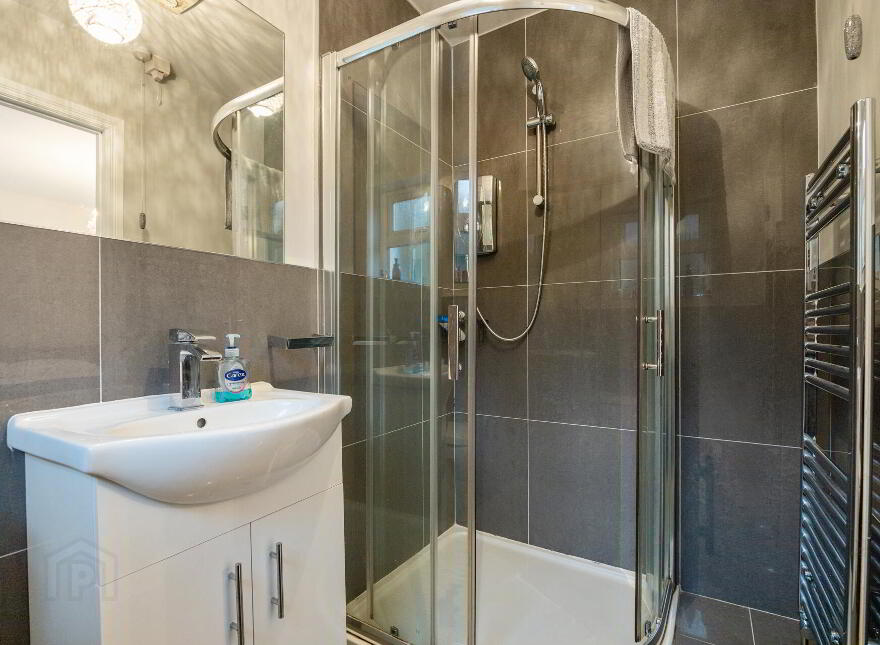 12 Hillside Drive, Stranmillis, Belfast, BT9 5EJ