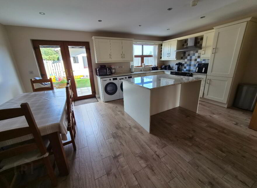 18 Lisnavale, Kilkeel, BT34 4FS