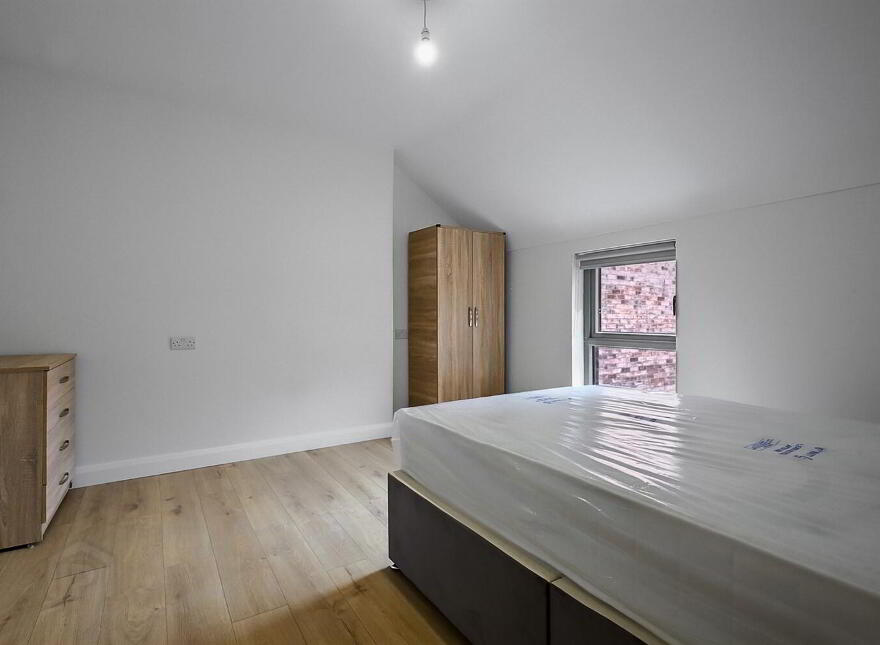 81b Botanic Avenue, Belfast, BT7 1JL