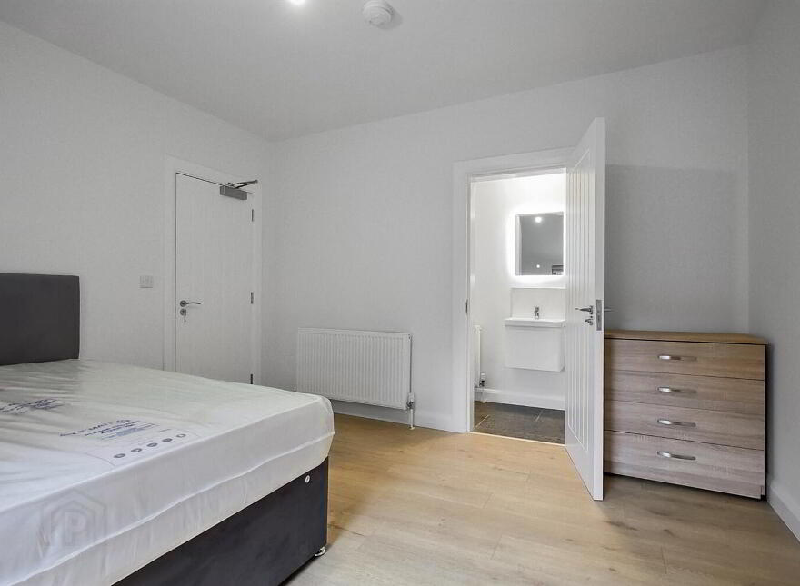 81b Botanic Avenue, Belfast, BT7 1JL