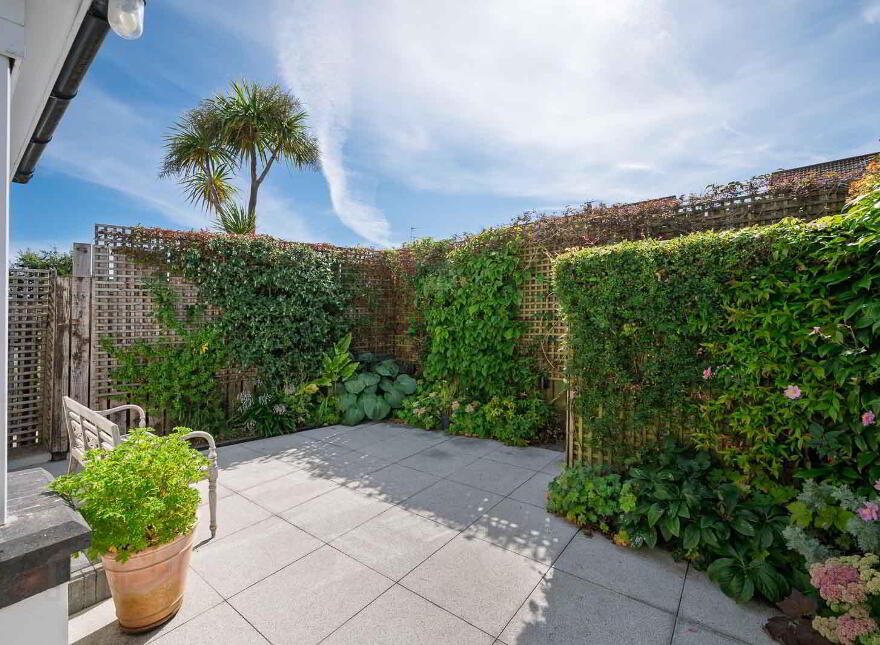 9 Crawfordsburn Close, Carnalea, Bangor, BT19 1LR