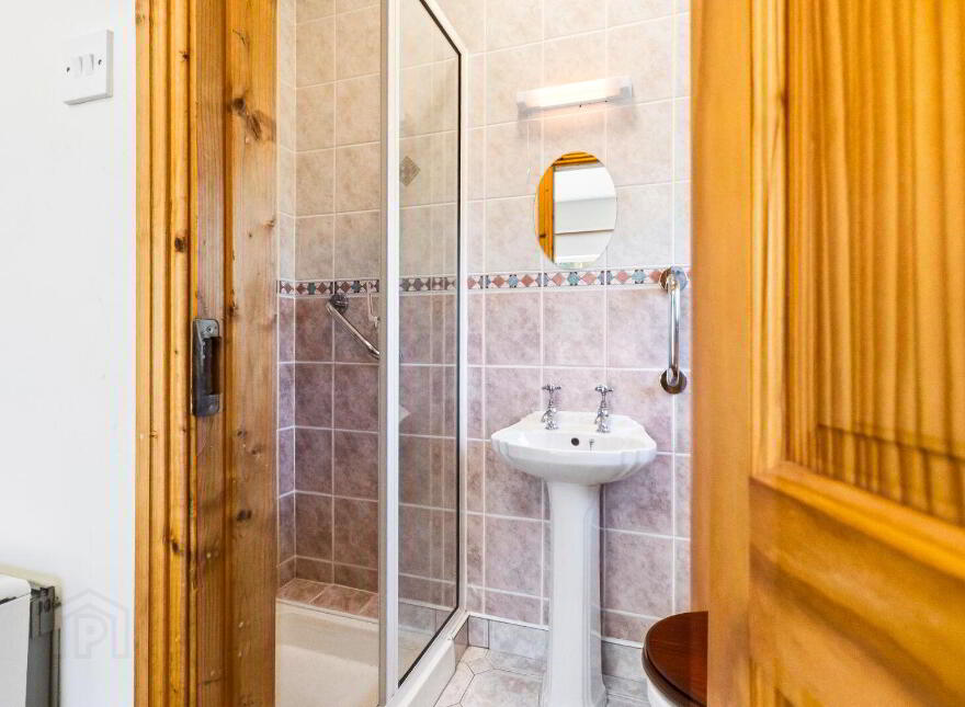 Youngrove, Midleton, P25DH39