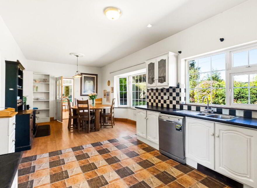 Youngrove, Midleton, P25DH39