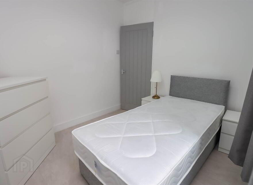 42, A Enler Park West, Dundonald, Belfast, BT16 2DS