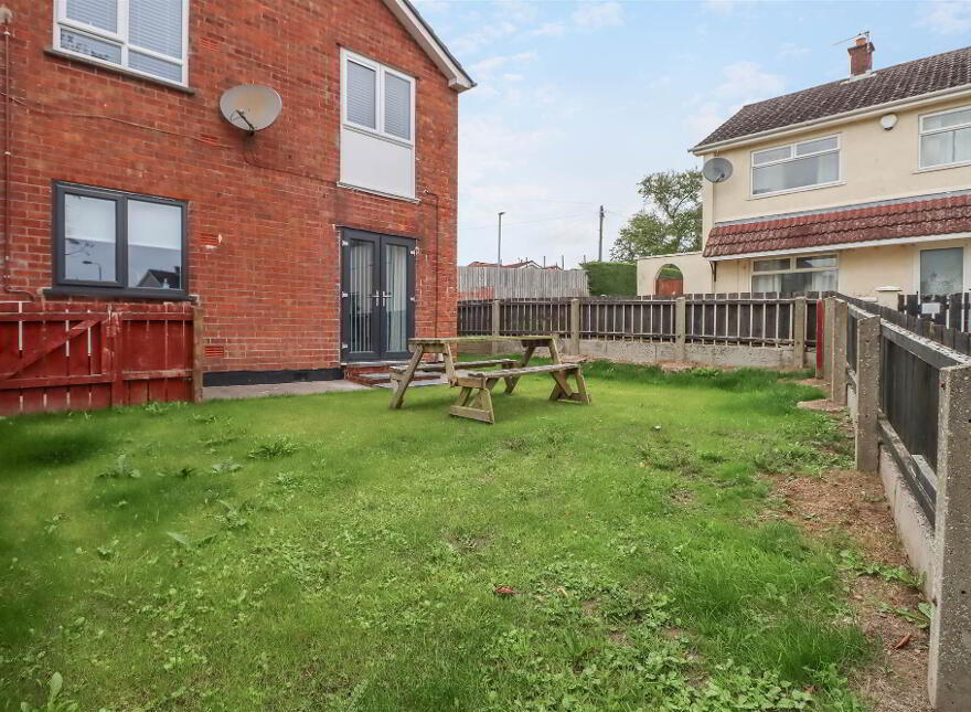42, A Enler Park West, Dundonald, Belfast, BT16 2DS