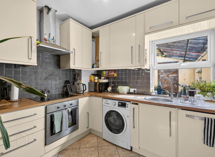 102 Imperial Street, Ravenhill, Belfast, BT6 8JP