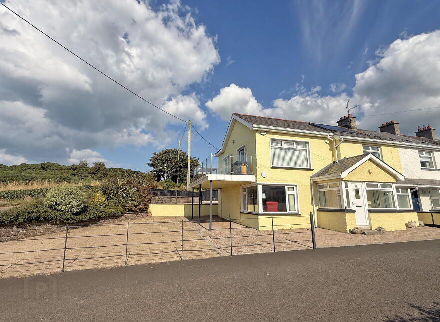 52 Craigahulliar Road, Portrush, BT56 8NN
