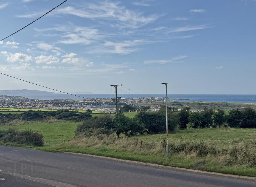 52 Craigahulliar Road, Portrush, BT56 8NN