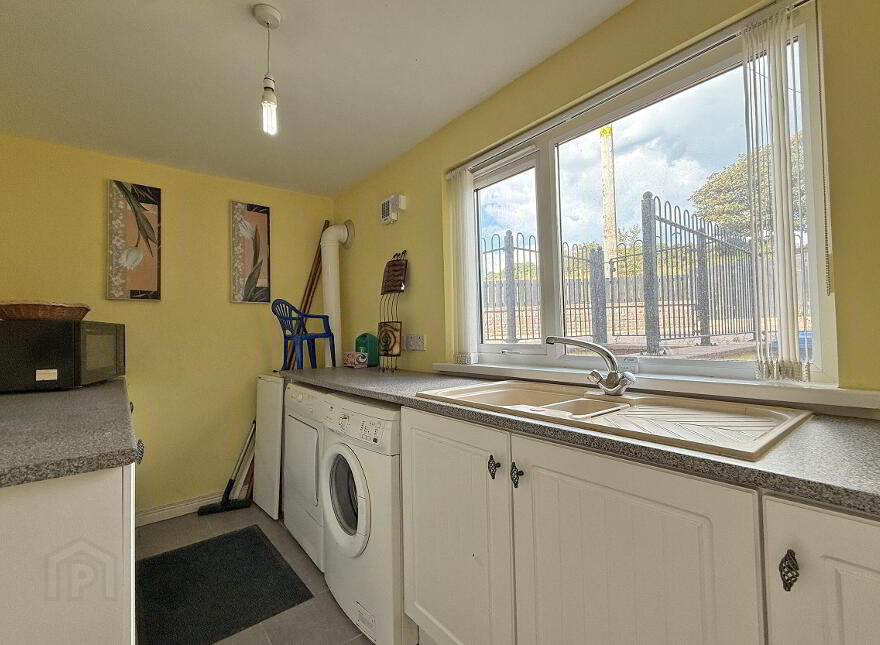 52 Craigahulliar Road, Portrush, BT56 8NN