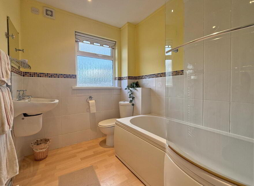 52 Craigahulliar Road, Portrush, BT56 8NN