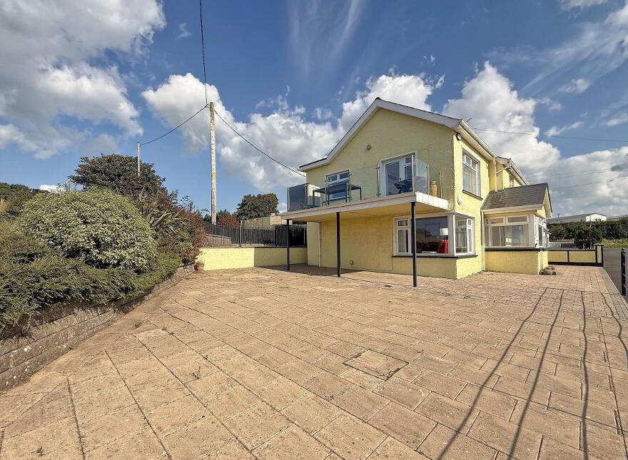 52 Craigahulliar Road, Portrush, BT56 8NN